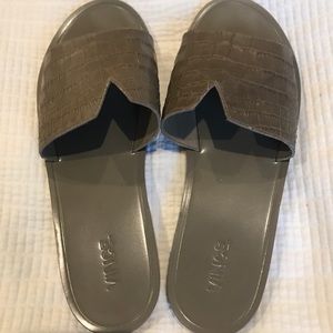 VINCE gray crocodile flat slides